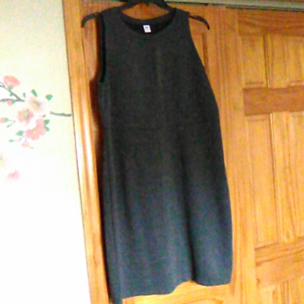 Sleeveless dress